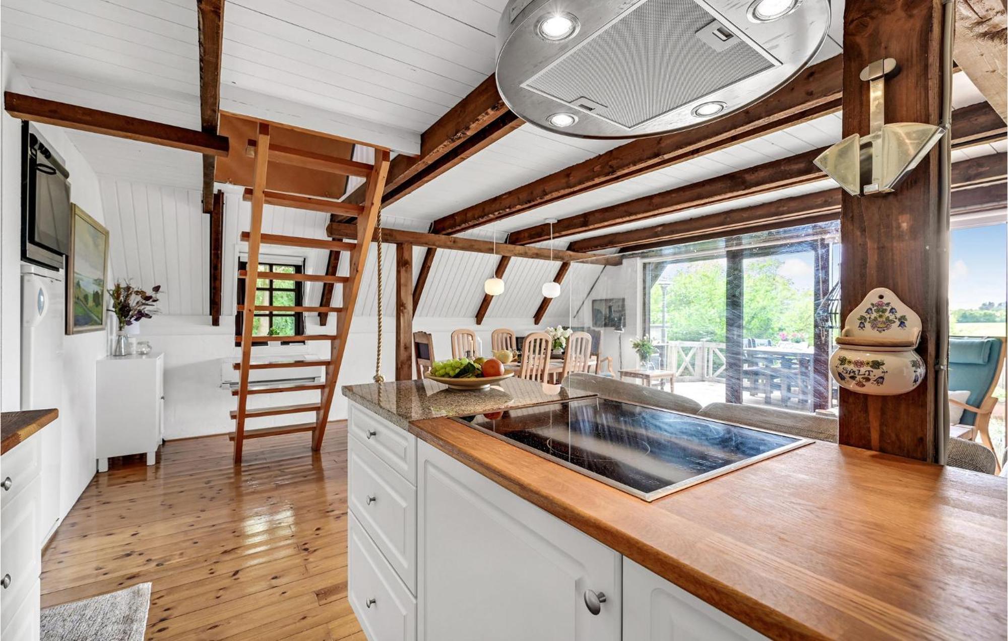 Stunning Home In Logstrup With Kitchen エクステリア 写真
