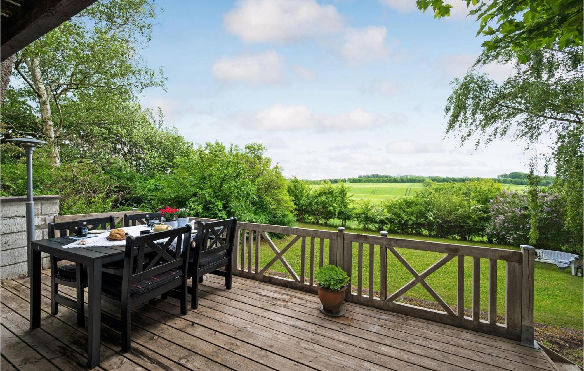 Stunning Home In Logstrup With Kitchen エクステリア 写真